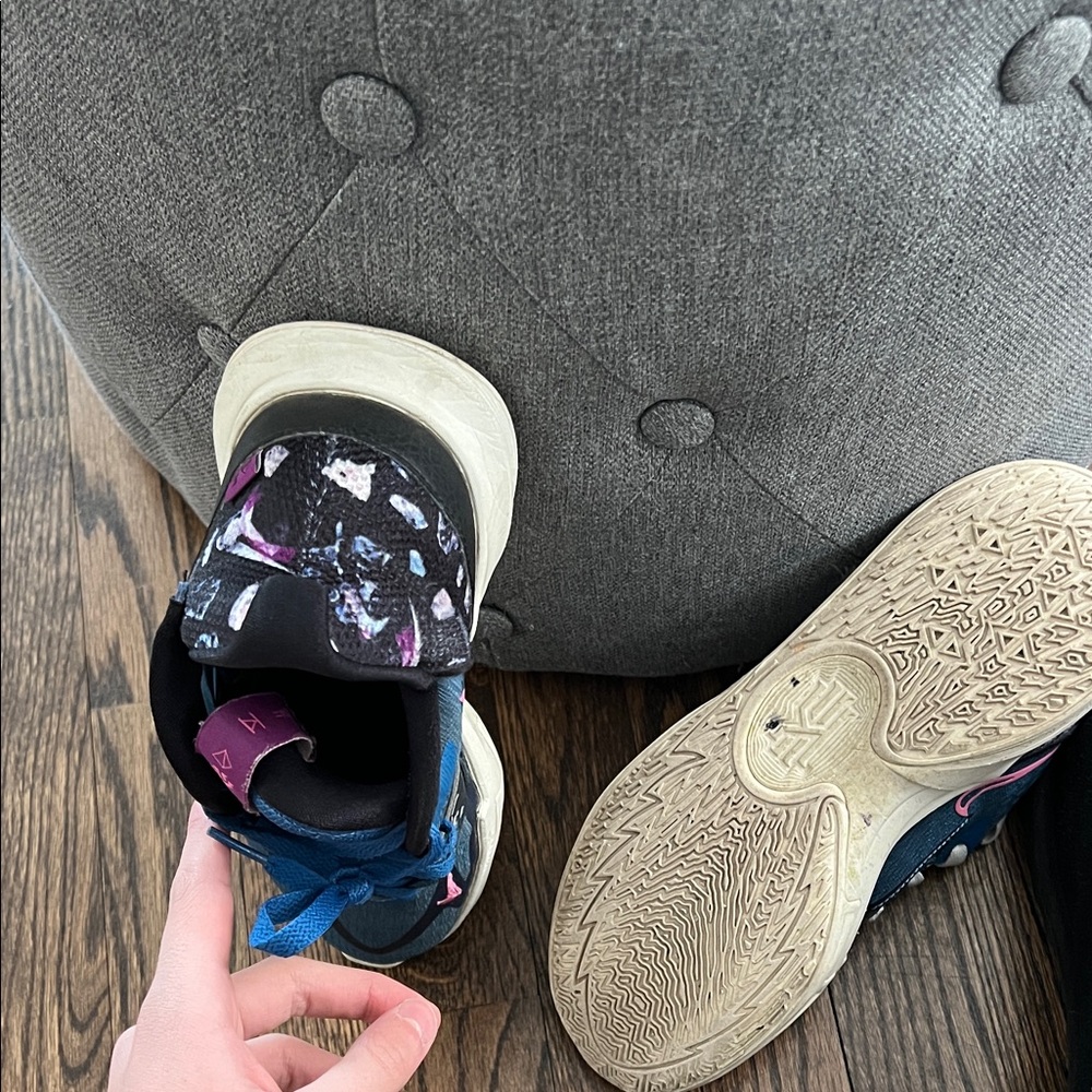 Nike Blue Sneakers with Pink Highlights Kyrie 5 - Picture 5 of 6